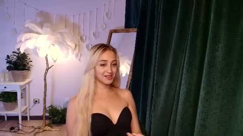 Elise online show from June 22, 2:17 am