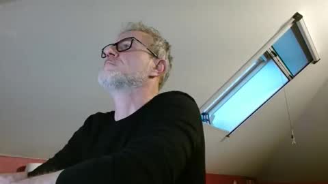 hering76 online show from December 17, 7:37 am