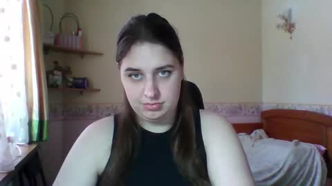 hess_luna_ online show from February 3, 10:08 am