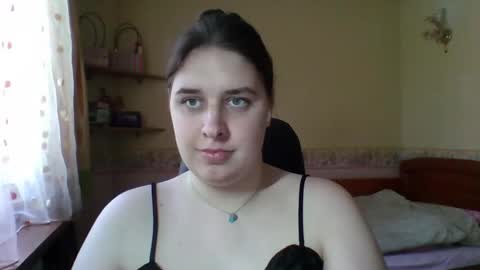 hess_luna_ online show from May 6, 9:15 am