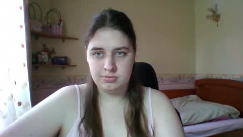 hess_luna_ online show from April 8, 9:12 am