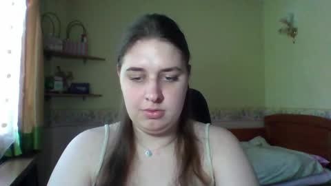 hess_luna_ online show from May 26, 9:15 am
