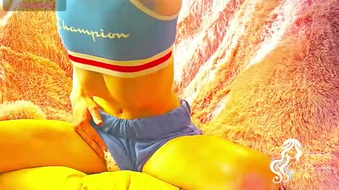 Gwen Elise online show from October 30, 4:51 pm