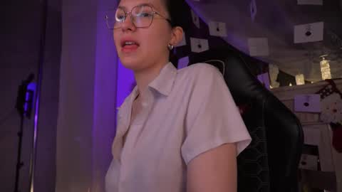 Evangelina or Evie online show from December 21, 1:50 pm