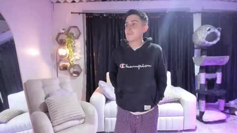 samy and damiam online show from November 18, 9:01 am