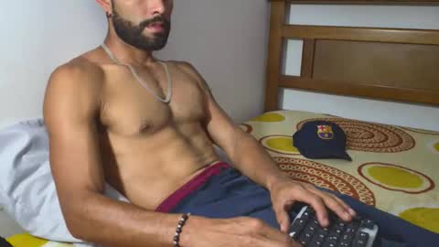 hideonbush online show from April 8, 4:43 pm