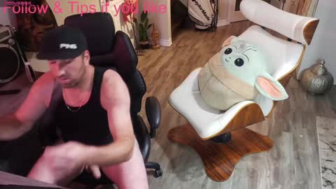 Snapshot of highclass92i chatting on December 16, 1:21 am High4This online show from December 16, 1:21 am