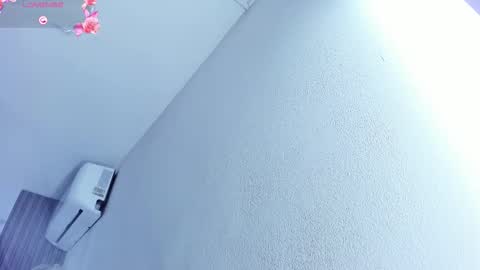 Hilary Thomsom online show from February 24, 12:30 pm