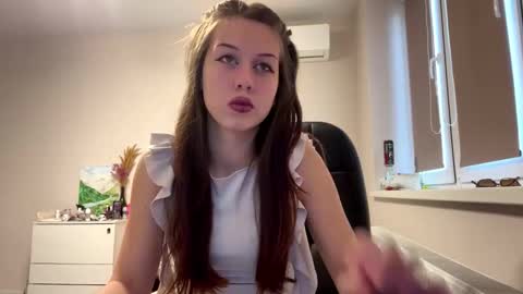 Hi Im Elizabeth online show from November 21, 10:24 am