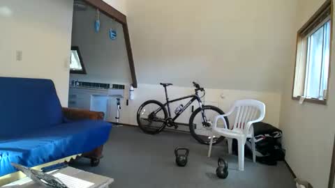 Hippie Jijm online show from November 2, 4:40 pm