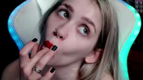 Holly online show from December 22, 8:15 pm