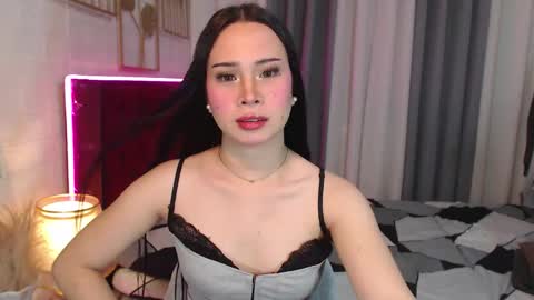 hoelymolly online show from February 18, 9:42 am