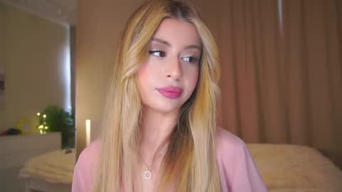 Moni Monica online show from April 1, 8:04 am