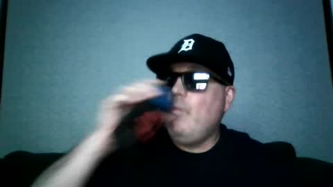 holden_minutz online show from June 17, 5:56 am