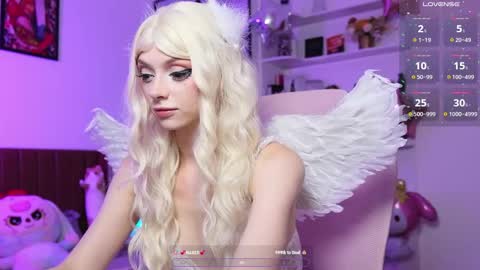 Holli online show from April 25, 10:50 am