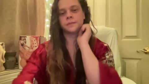 Snapshot of holly23hopefull chatting on December 18, 7:47 am Hollys Drive threw Side Of CB. online show from December 18, 7:47 am