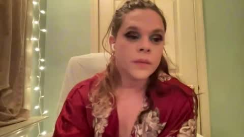 Snapshot of holly23hopefull chatting on December 15, 11:53 pm Hollys Drive threw Side Of CB. online show from December 15, 11:53 pm