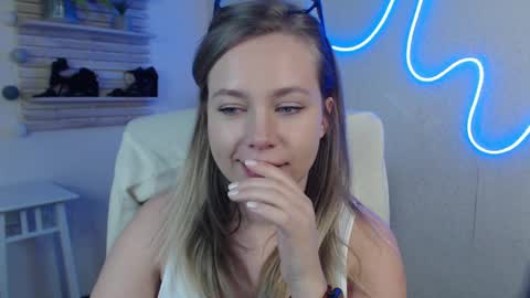 Holly online show from March 12, 6:29 am