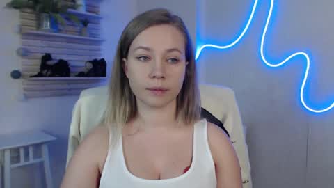 Holly online show from March 12, 12:20 am