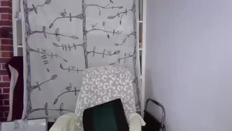 holly_bourbon online show from October 20, 8:14 pm