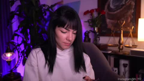 Holly Linder online show from February 16, 1:36 am