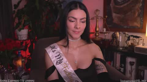 Holly Linder online show from October 18, 1:32 am