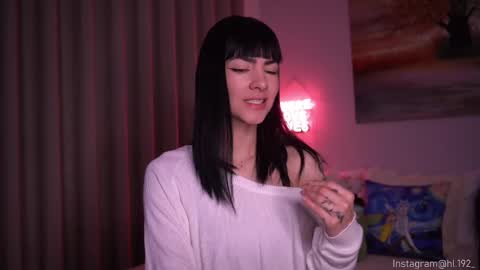 Holly Linder online show from February 12, 1:30 am