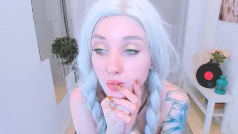 Holly online show from November 14, 10:00 pm