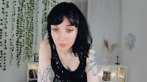 Holly online show from November 23, 3:54 pm