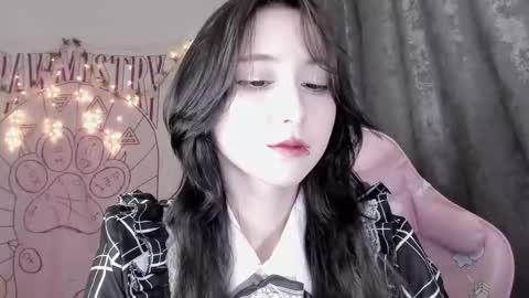 Ho Lee Sheet online show from October 10, 3:40 pm