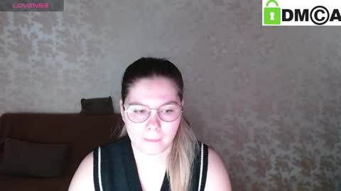 Welcome guys  Pleasure to see you all here  My name is MichaelaTip menu is active Private is open  online show from March 6, 5:35 am