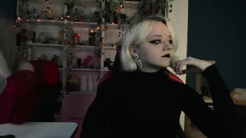 holy_mistresss online show from October 31, 10:48 am