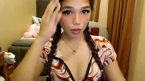 MOLLY online show from June 12, 3:33 pm