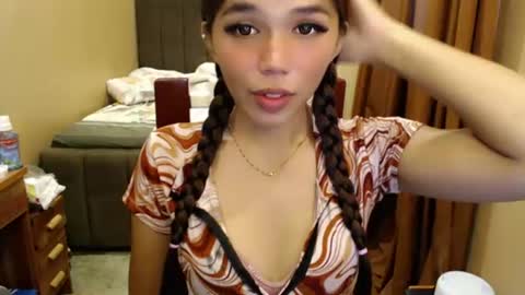 MOLLY online show from June 23, 6:10 am