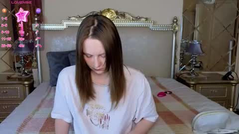 holybabydoll online show from December 3, 11:44 am