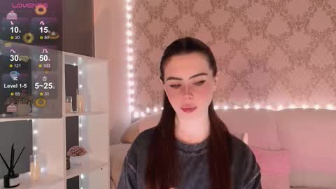 Mia online show from November 28, 4:09 am