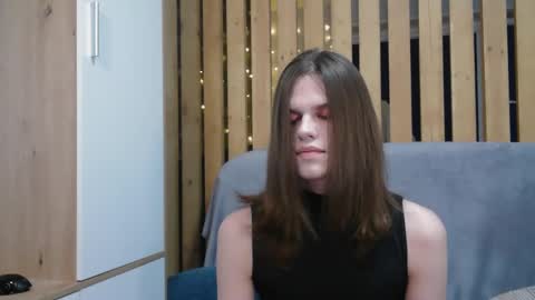 Honelints boyblonde hair AsterMIntfemboybrown hair online show from January 3, 11:23 pm