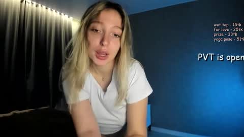 Honey and Misa online show from October 11, 8:56 pm