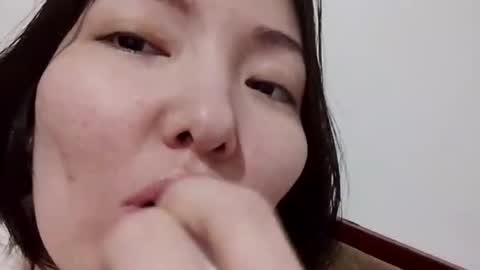 honey_yuzu online show from April 25, 2:14 pm