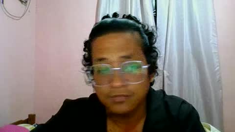 Honeybee online show from May 17, 4:49 pm