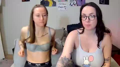 HoneyBeeXx69 online show from February 21, 1:08 am