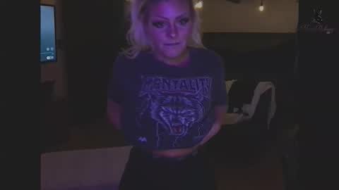 honeybuhnny online show from April 4, 9:38 am