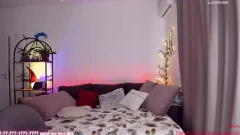 HoneyCarrol online show from November 24, 7:01 pm