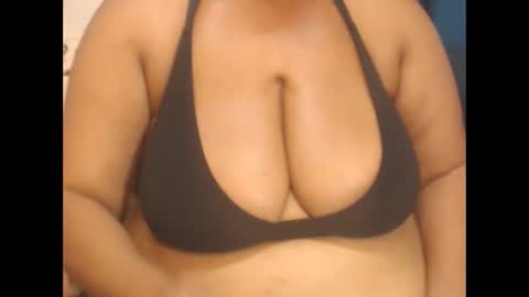 honeydropsxx2 online show from April 27, 8:17 pm