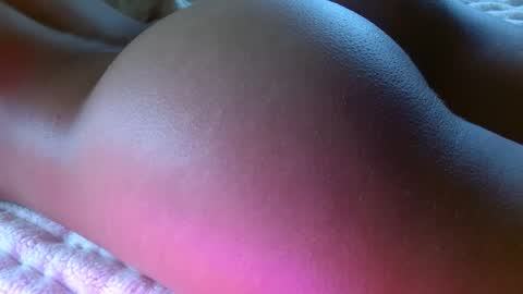 honeygoldenbaddie24 online show from September 22, 5:28 pm