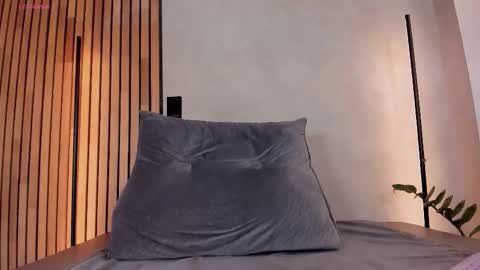 Sofia independent model online show from December 21, 12:22 pm