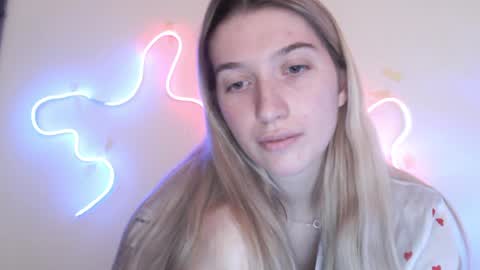 honeyveil online show from April 1, 3:09 pm