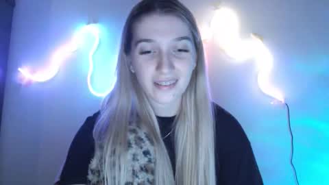 honeyveil online show from March 19, 8:47 pm