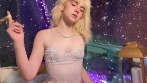 Snapshot of honeyxlimbed chatting on January 23, 5:02 am Emi Rose online show from January 23, 5:02 am