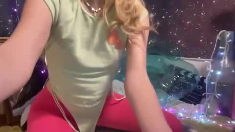 Snapshot of honeyxlimbed chatting on February 2, 4:59 am Emi Rose online show from February 2, 4:59 am